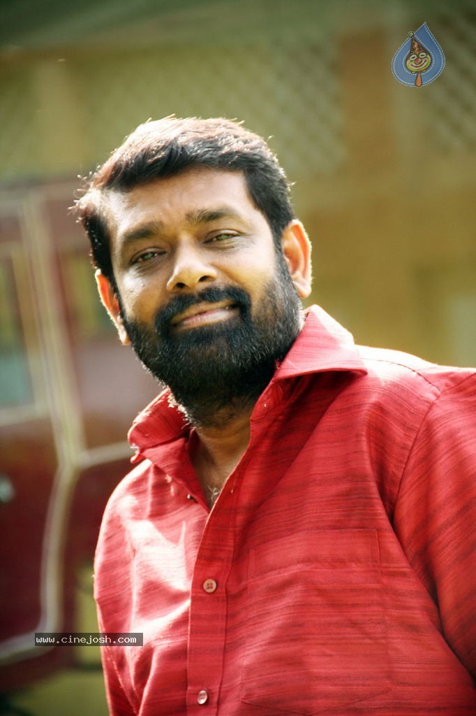 Moondru Per Moondru Kaadhal Tamil Movie Stills - 16 / 47 photos