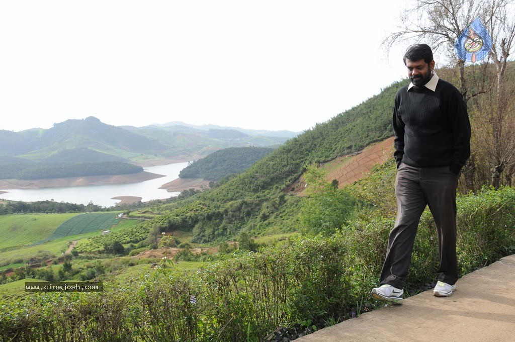 Moondru Per Moondru Kaadhal Tamil Movie Stills - 21 / 47 photos