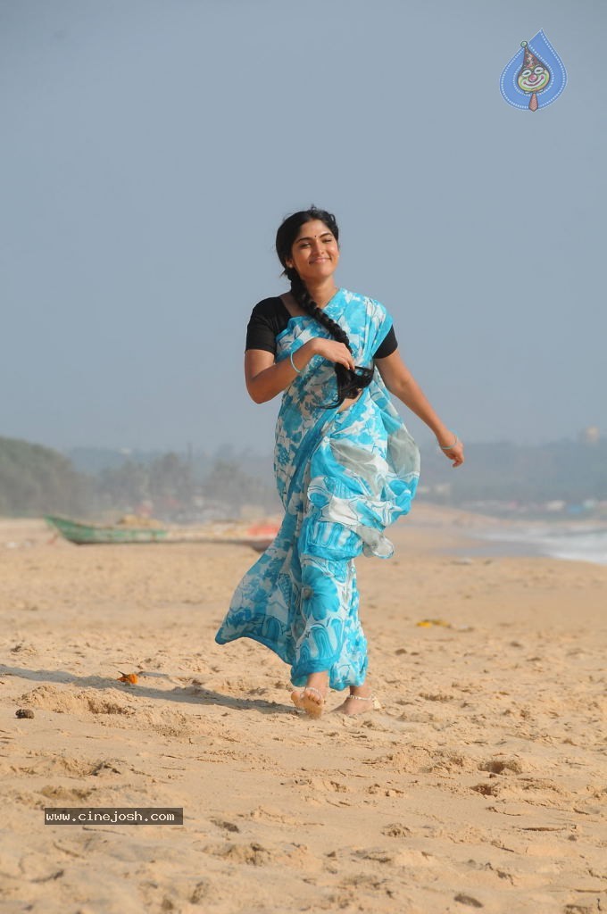 Moondru Per Moondru Kaadhal Tamil Movie Stills - 32 / 47 photos