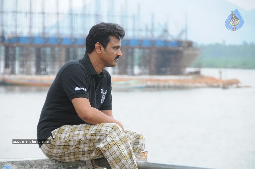 Moondru Per Moondru Kaadhal Tamil Movie Stills - 45 / 47 photos