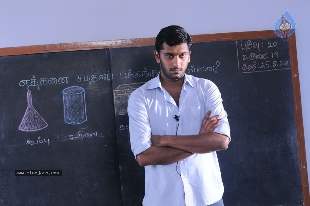 Mouna Guru Tamil Movie Stills - 11 / 33 photos