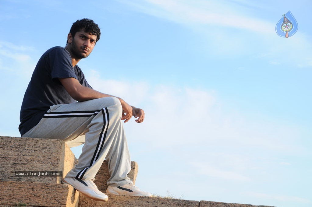 Mouna Guru Tamil Movie Stills - 20 / 33 photos