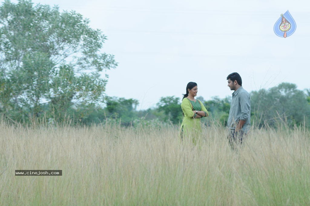 Mouna Guru Tamil Movie Stills - 32 / 33 photos