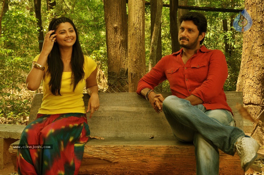 Mounamana Neram Tamil Movie New Stills - 1 / 51 photos