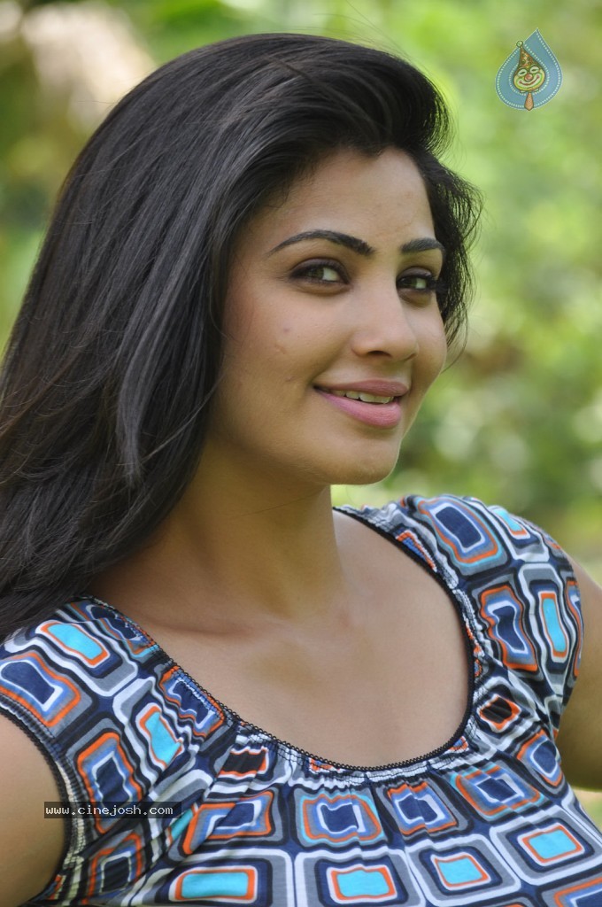 Mounamana Neram Tamil Movie New Stills - 5 / 51 photos