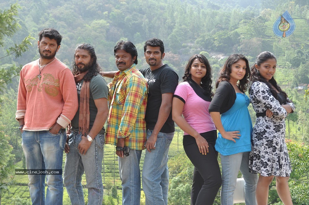 Mounamana Neram Tamil Movie New Stills - 51 / 51 photos