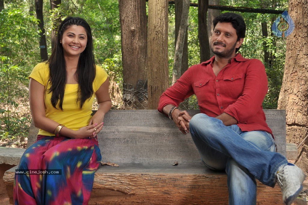 Mounamana Neram Tamil Movie Stills - 1 / 66 photos