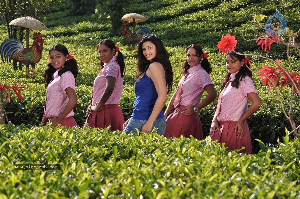 Mounamana Neram Tamil Movie Stills - 27 / 66 photos