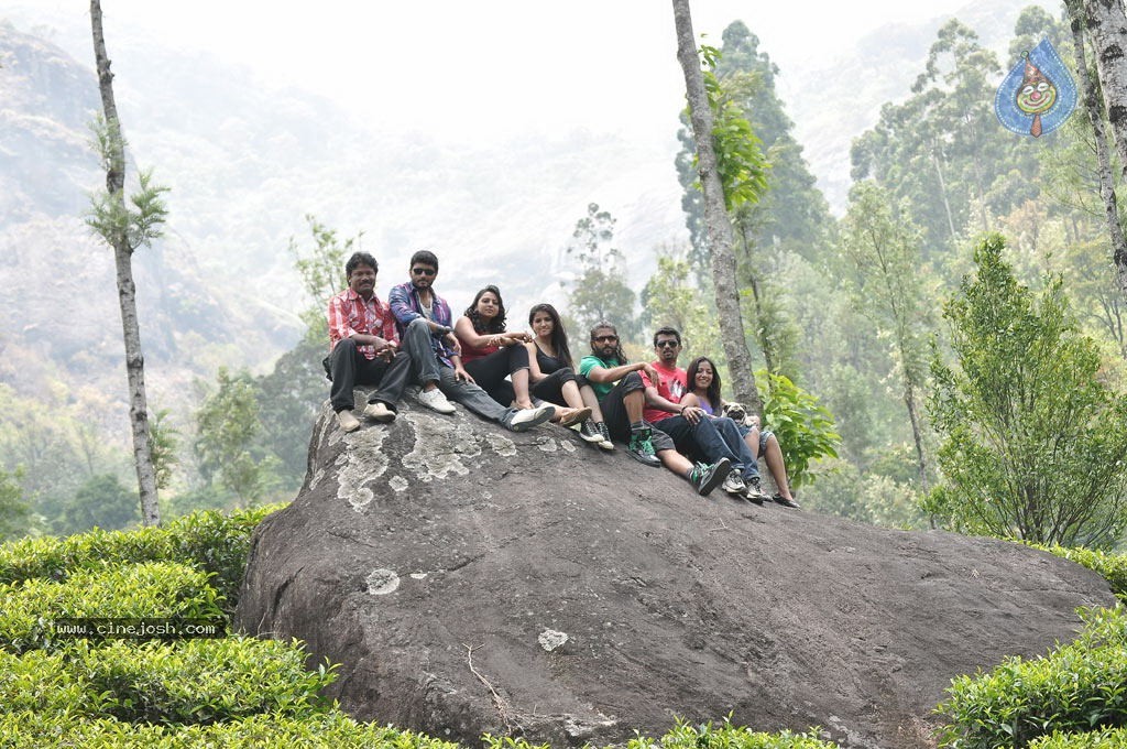 Mounamana Neram Tamil Movie Stills - 30 / 66 photos