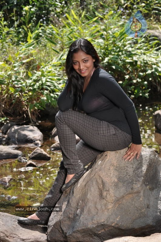 Mounamana Neram Tamil Movie Stills - 3 / 35 photos