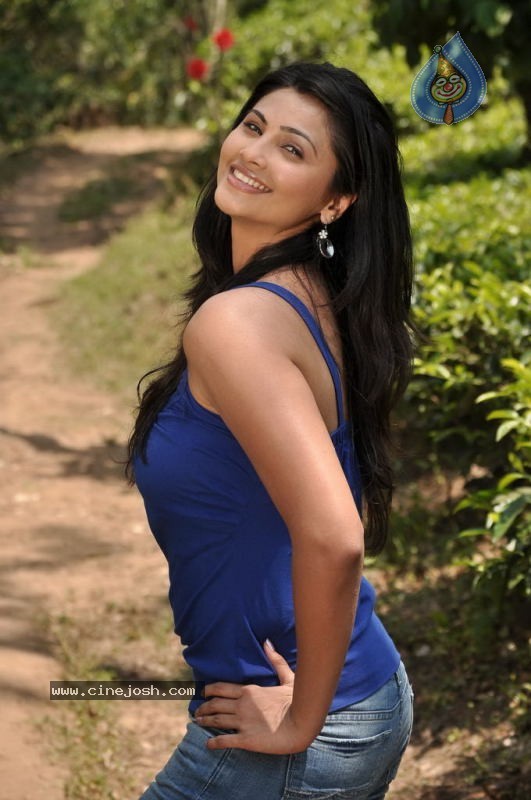 Mounamana Neram Tamil Movie Stills - 5 / 35 photos