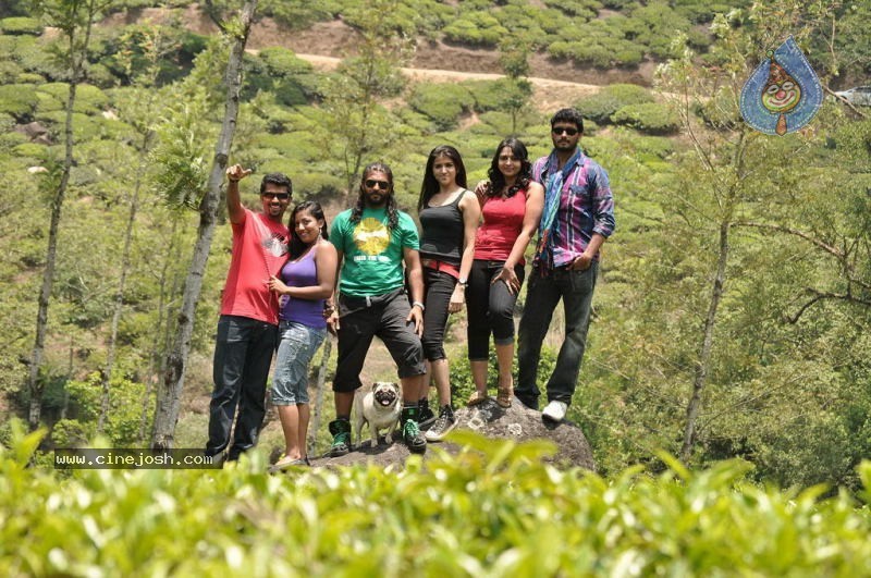 Mounamana Neram Tamil Movie Stills - 25 / 35 photos