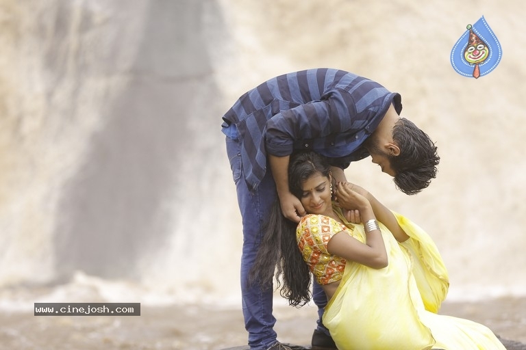 Mouname Ishtam Movie Stills - 4 / 18 photos