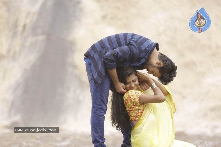 Mouname Ishtam Movie Stills - 12 / 18 photos