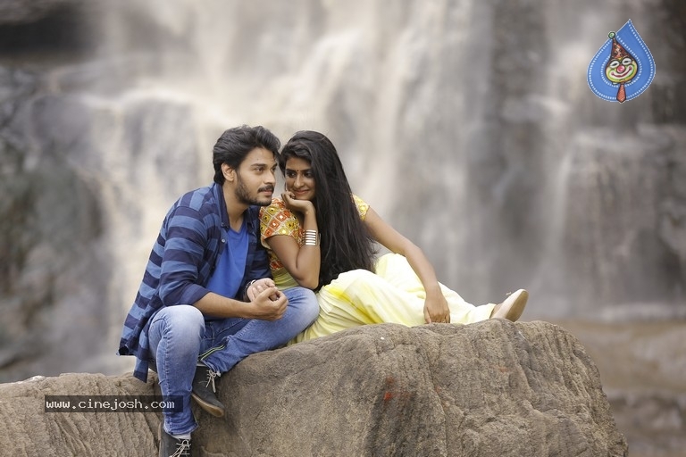 Mouname Ishtam Movie Stills - 17 / 18 photos