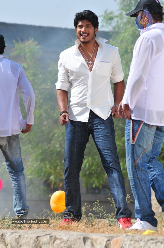 Mr. 7 Movie Stills - 17 / 20 photos