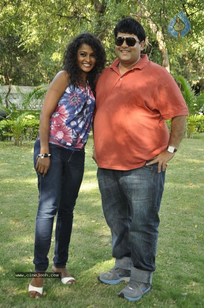 Mr. Manmadha Movie New Stills - 3 / 33 photos