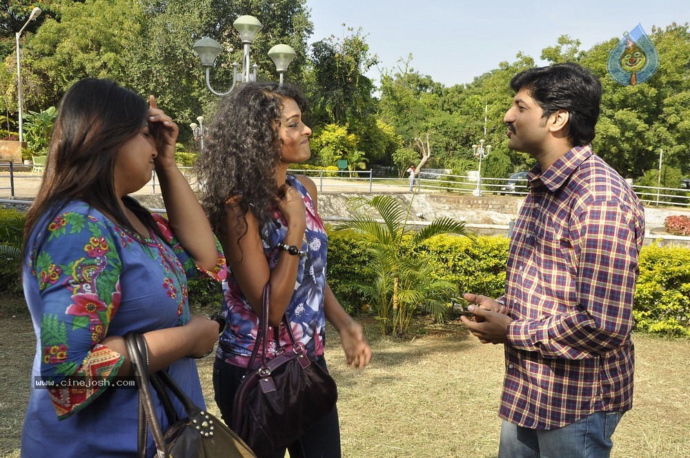 Mr. Manmadha Movie New Stills - 10 / 33 photos