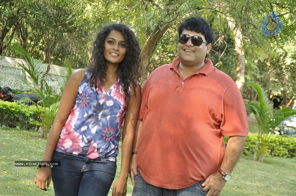 Mr. Manmadha Movie New Stills - 30 / 33 photos