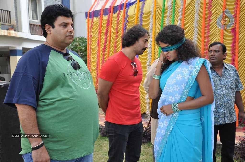 Mr. Manmadha Movie New Stills - 22 / 65 photos