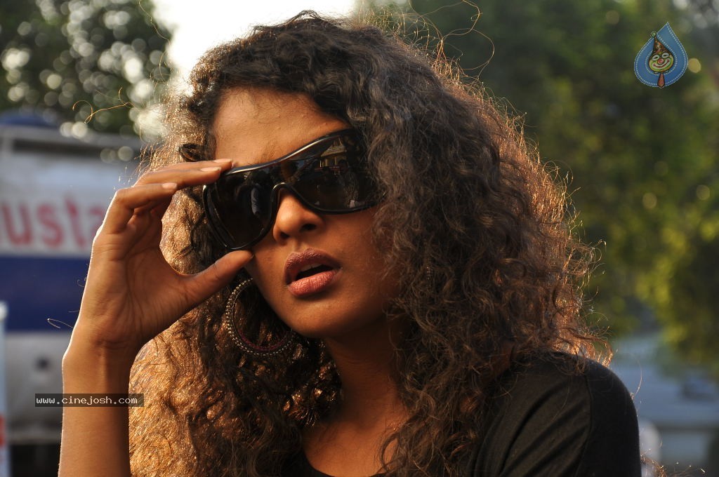 Mr. Manmadha Movie New Stills - 54 / 65 photos