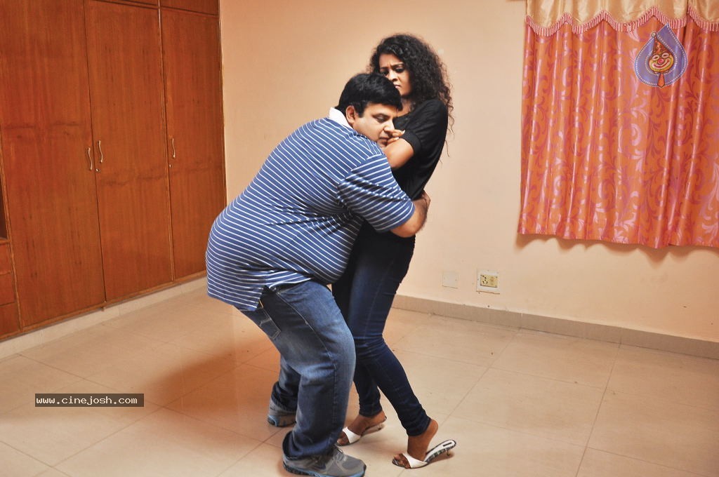 Mr. Manmadha Movie Stills - 32 / 33 photos