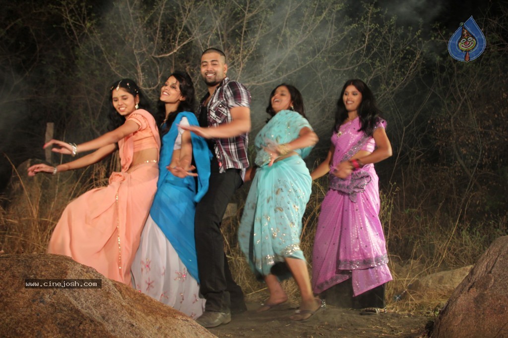 Mr. Rajesh Movie New Stills n PM - 23 / 46 photos