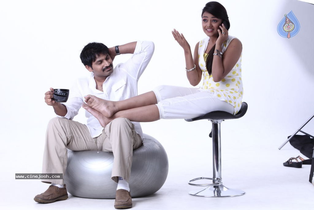 Mudduga Movie New Stills - 7 / 37 photos