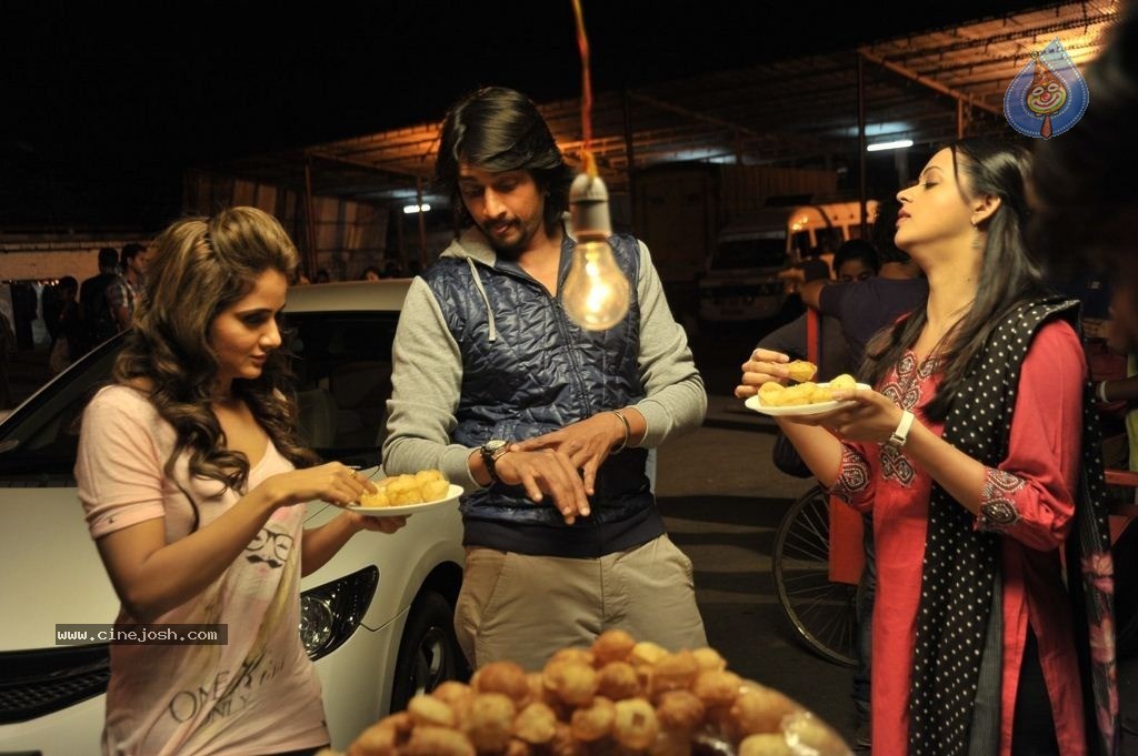 Murattu Kaidhi Tamil Movie Stills - 38 / 49 photos