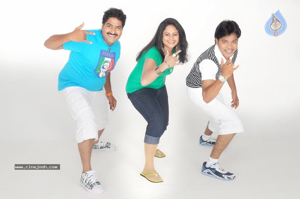 Muyal Tamil Movie Stills  - 20 / 94 photos