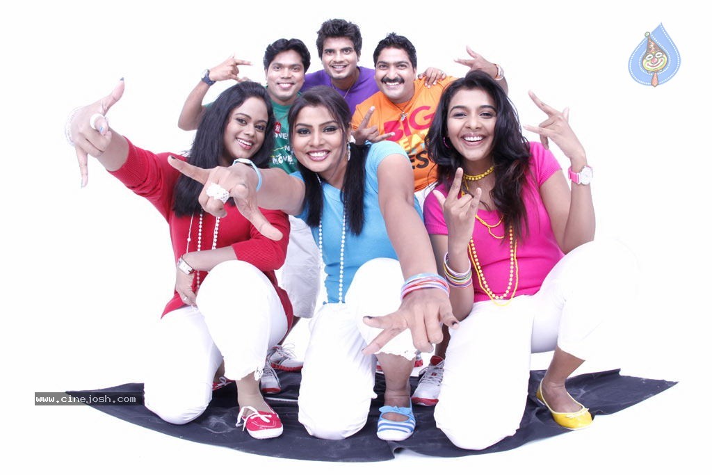 Muyal Tamil Movie Stills  - 24 / 94 photos