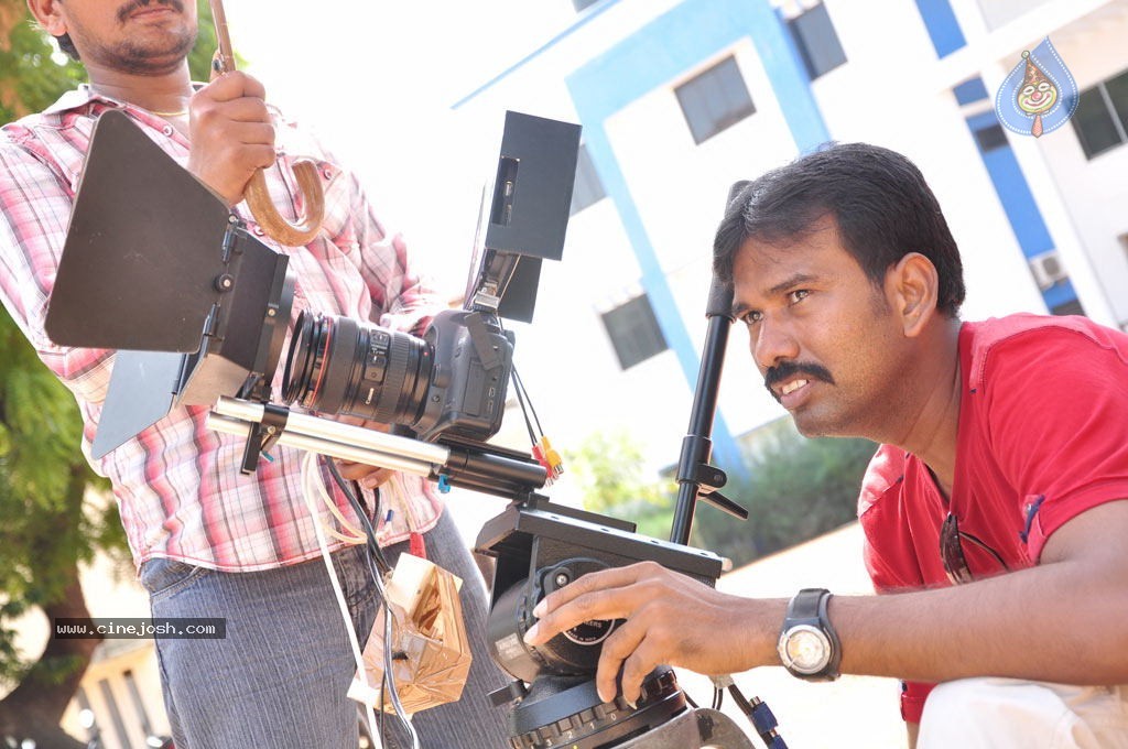Muyal Tamil Movie Stills  - 49 / 94 photos