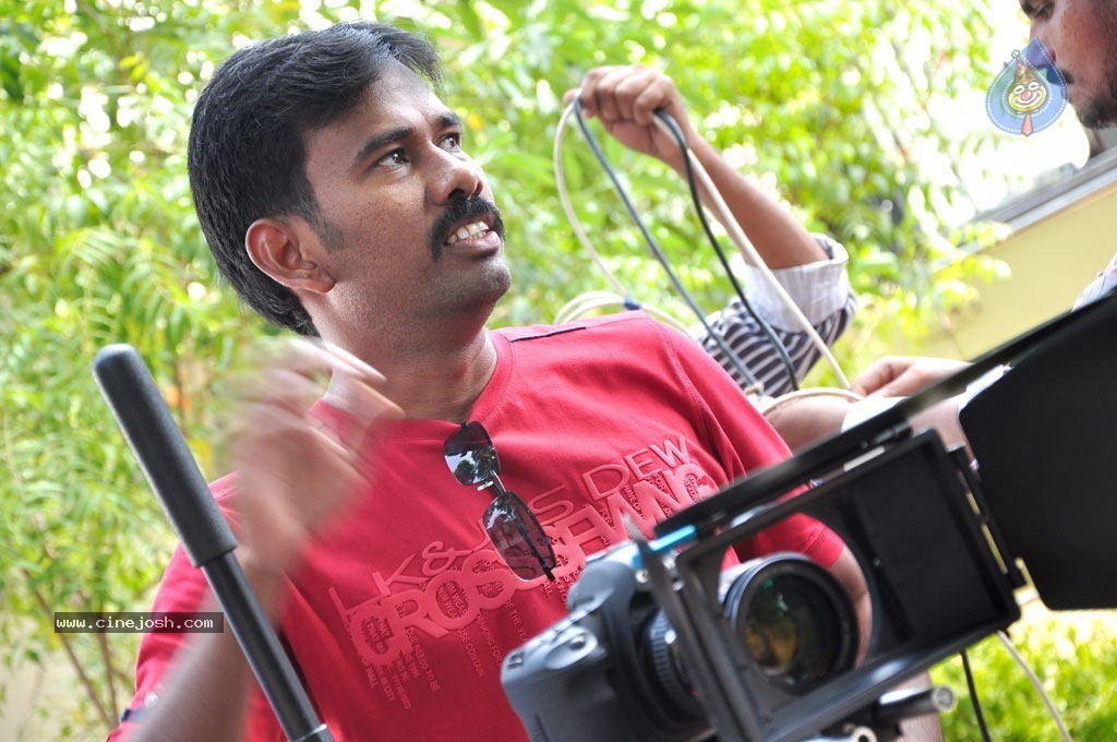 Muyal Tamil Movie Stills  - 55 / 94 photos