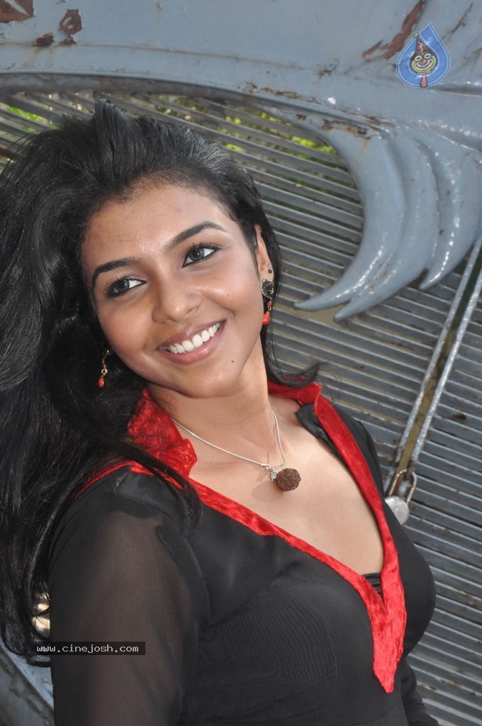 Muyal Tamil Movie Stills  - 57 / 94 photos
