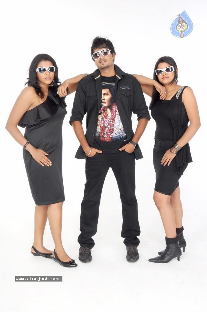 Muyal Tamil Movie Stills  - 78 / 94 photos