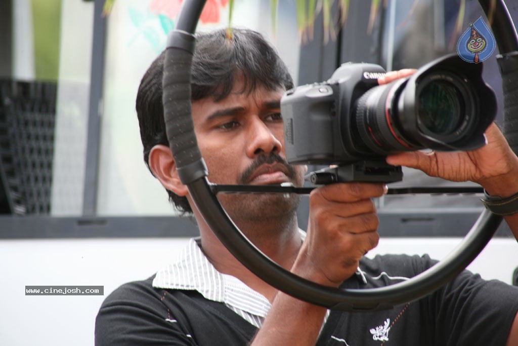 Muyal Tamil Movie Stills  - 87 / 94 photos