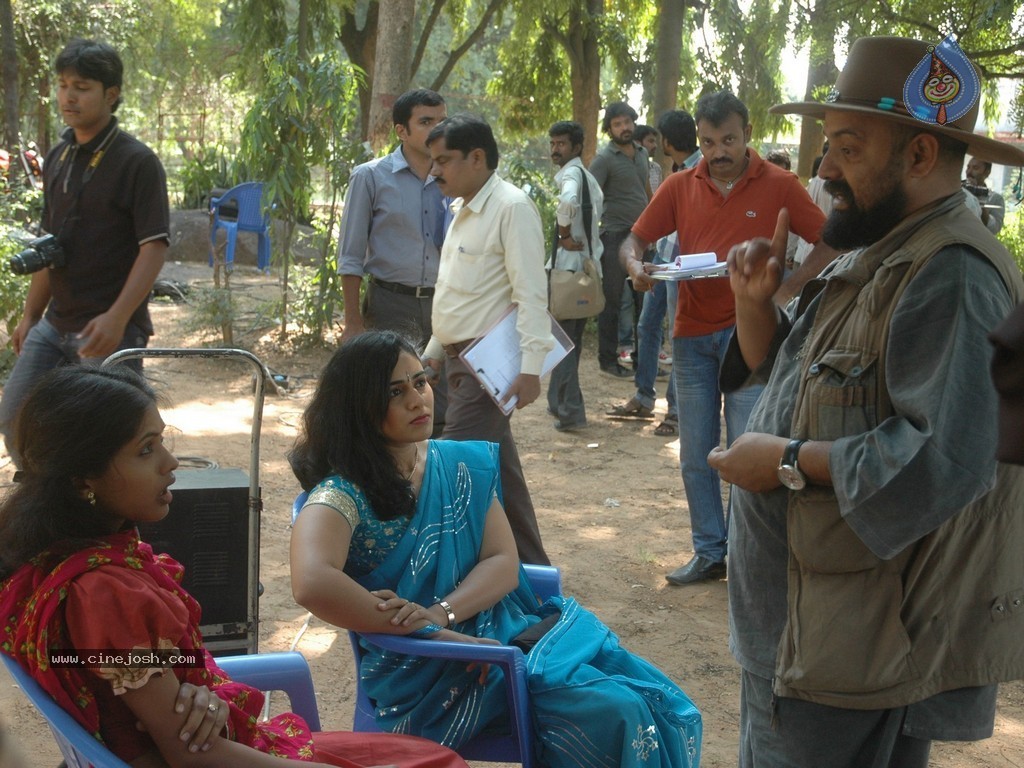 Naa Bangaaru Talli Movie Stills - 16 / 39 photos