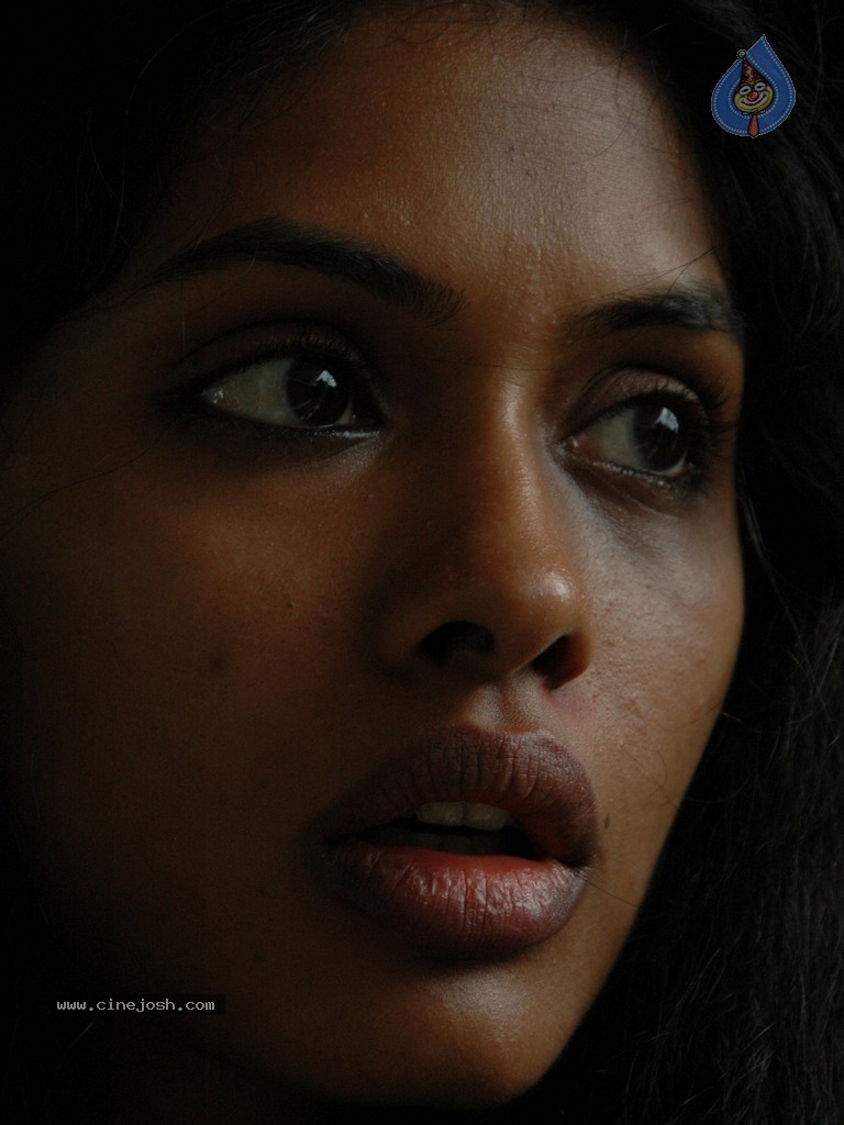 Naa Bangaaru Talli Movie Stills - 32 / 39 photos