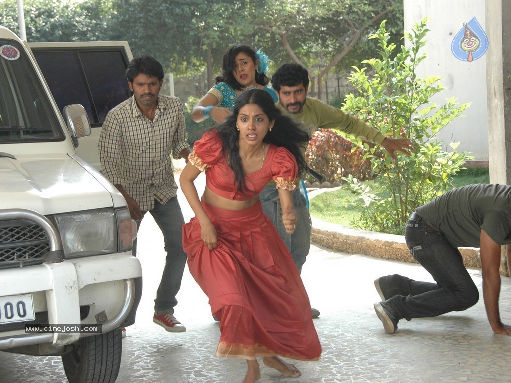 Naa Bangaaru Talli Movie Stills - 36 / 39 photos