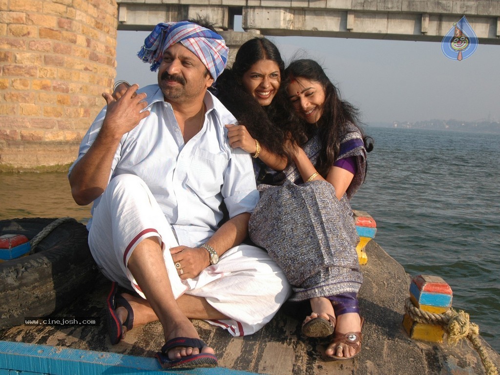 Naa Bangaaru Talli Movie Stills - 37 / 39 photos
