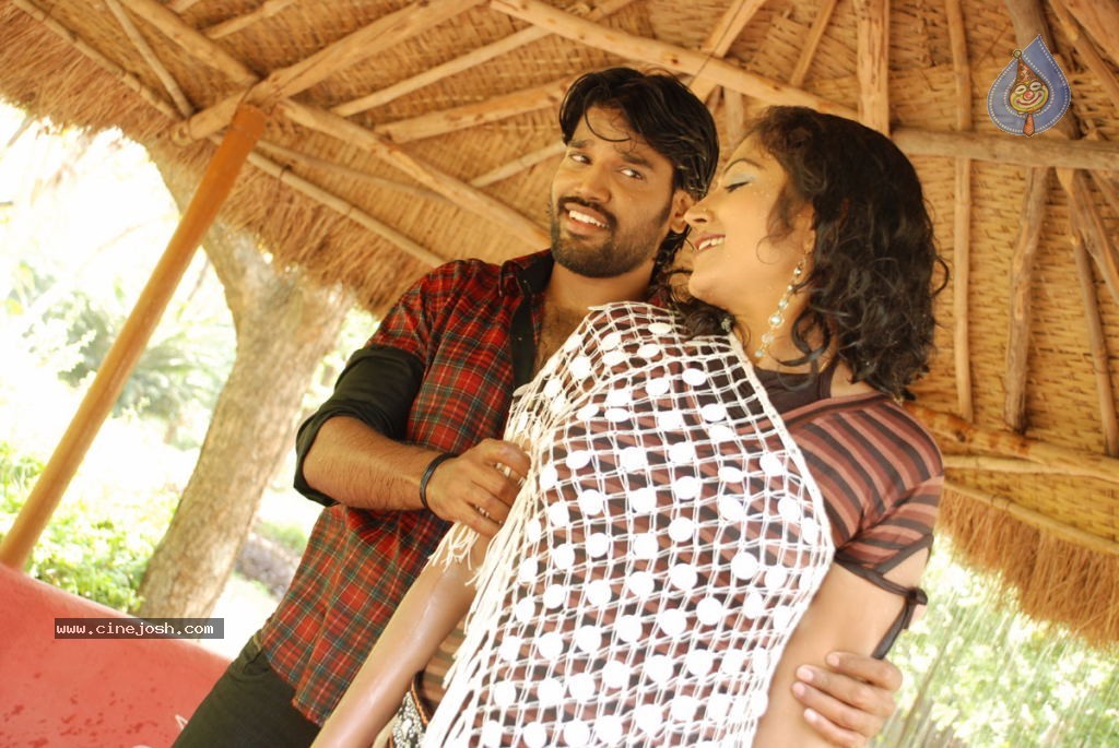Naa Katha Movie Stills - 14 / 25 photos