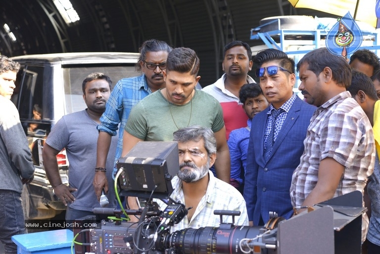 Naa Peru Surya Movie Working Stills - 23 / 30 photos
