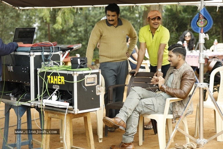 Naa Peru Surya Working Stills - 3 / 3 photos
