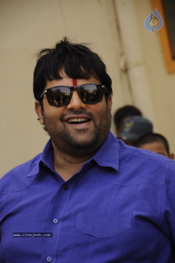 Naa Style Naade Movie Gallery - 35 / 46 photos
