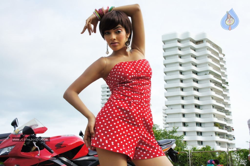 Naaku O Loverundi Movie New Stills - 10 / 11 photos