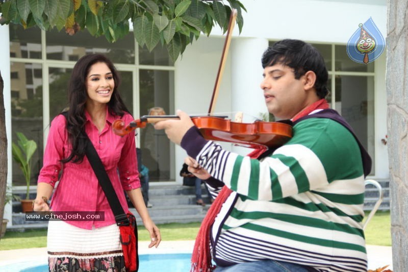 Naaku O Loverundi Movie Stills - 9 / 10 photos