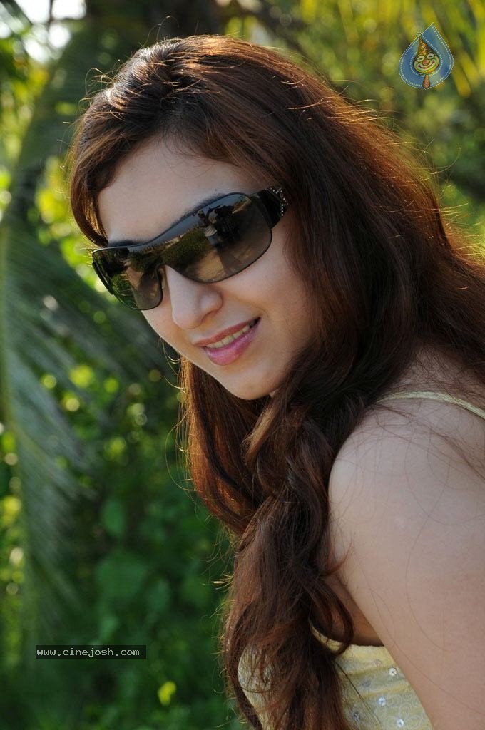 Naalu Perum Romba Nallavanga Tamil Movie Stills - 27 / 52 photos