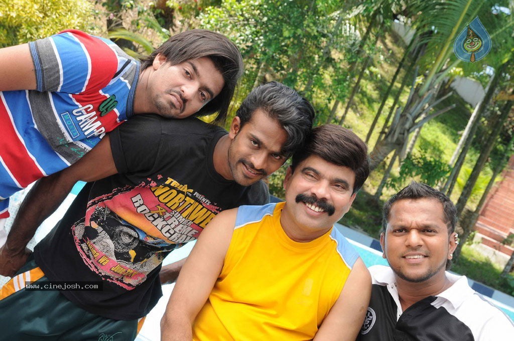 Naalu Perum Romba Nallavanga Tamil Movie Stills - 30 / 52 photos