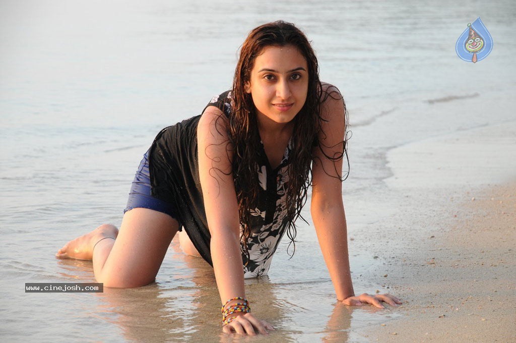 Naalu Perum Romba Nallavanga Tamil Movie Stills - 47 / 52 photos