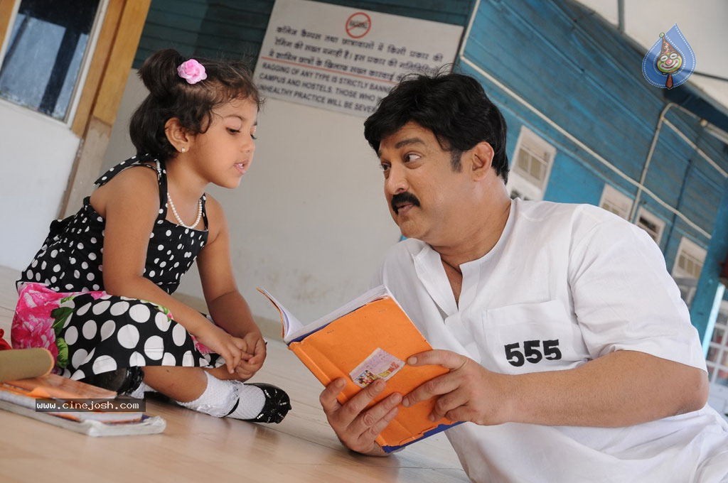 Naalu Perum Romba Nallavanga Tamil Movie Stills - 51 / 52 photos